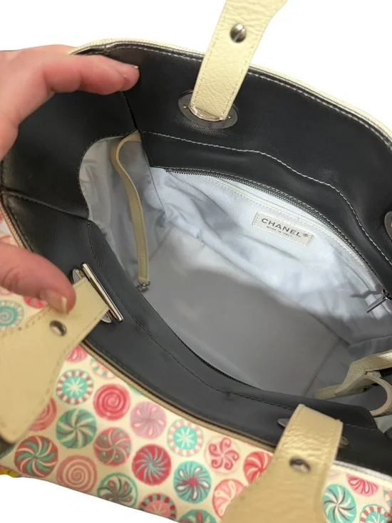 Chanel Biarritz PM Shopper – Metallic Silver/Ivory – Rare Color - Picture 10 of 16